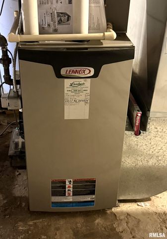 376 PINE Street, Galesburg, IL 61401