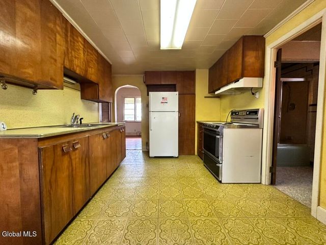 382 Ballston Road, Glenville, NY 12302