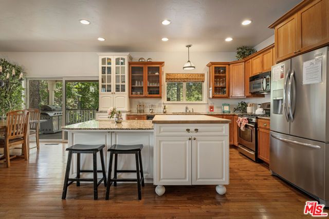208 Knoll Road, Big Bear City, CA 92315