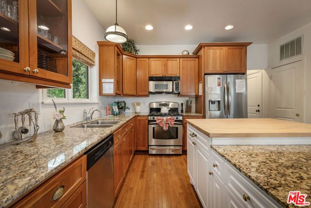 208 Knoll Road, Big Bear City, CA 92315