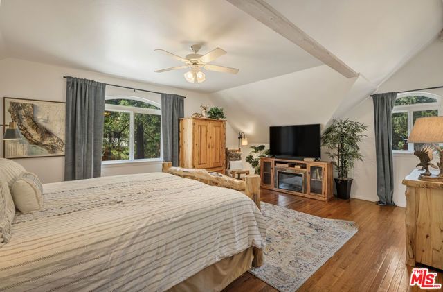 208 Knoll Road, Big Bear City, CA 92315
