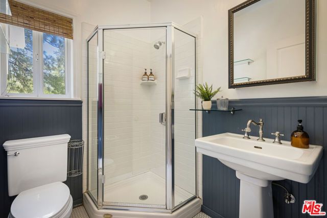 208 Knoll Road, Big Bear City, CA 92315