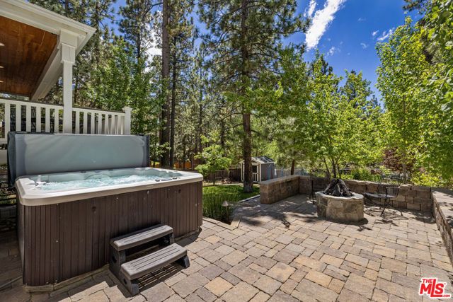 208 Knoll Road, Big Bear City, CA 92315