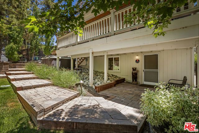 208 Knoll Road, Big Bear City, CA 92315