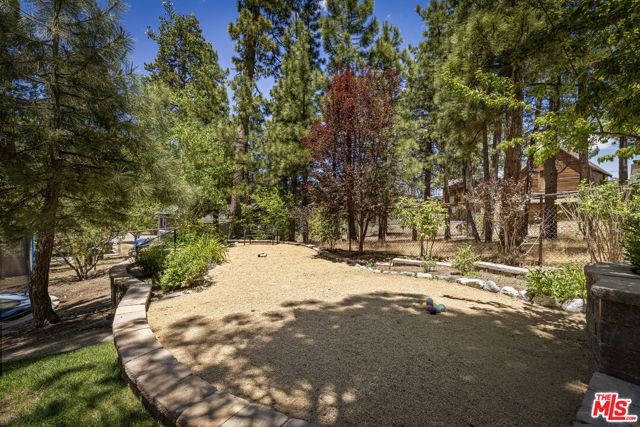 208 Knoll Road, Big Bear City, CA 92315