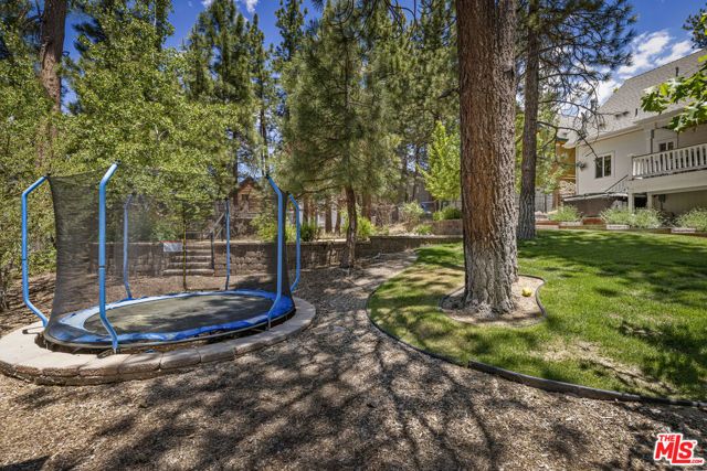 208 Knoll Road, Big Bear City, CA 92315