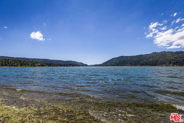 208 Knoll Road, Big Bear City, CA 92315