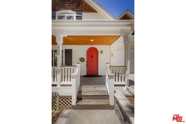 208 Knoll Road, Big Bear City, CA 92315