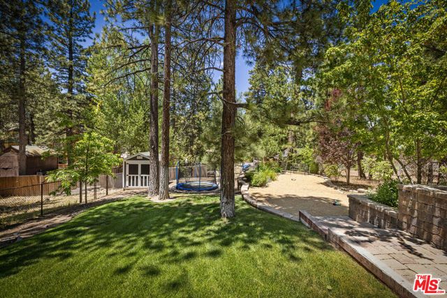 208 Knoll Road, Big Bear City, CA 92315