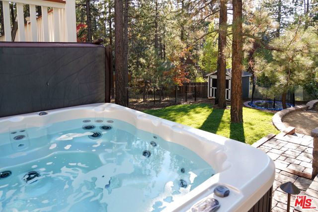 208 Knoll Road, Big Bear City, CA 92315