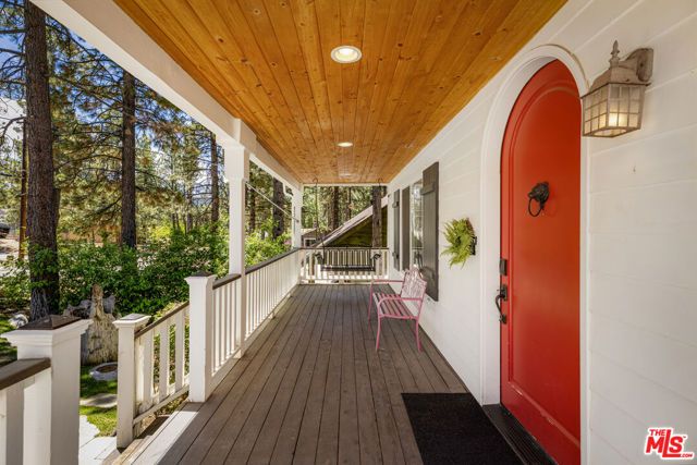 208 Knoll Road, Big Bear City, CA 92315