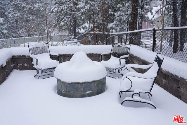 208 Knoll Road, Big Bear City, CA 92315