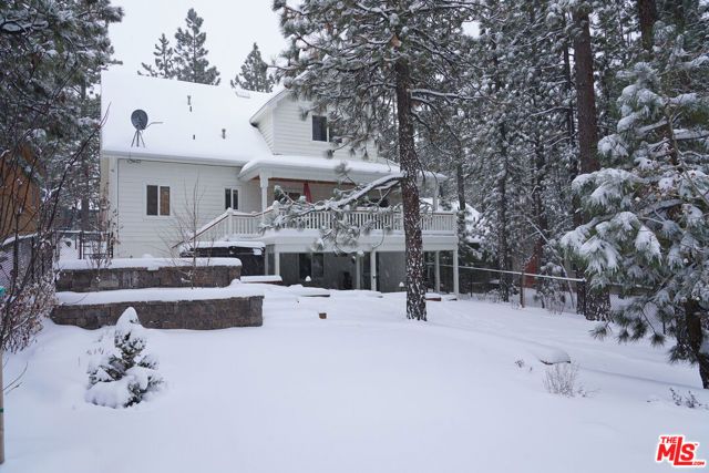 208 Knoll Road, Big Bear City, CA 92315