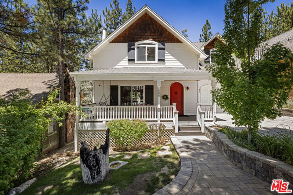 208 Knoll Road, Big Bear City, CA 92315