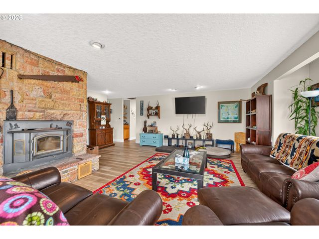 12345 Sw SPRING HILL Rd, Gaston, OR 97119