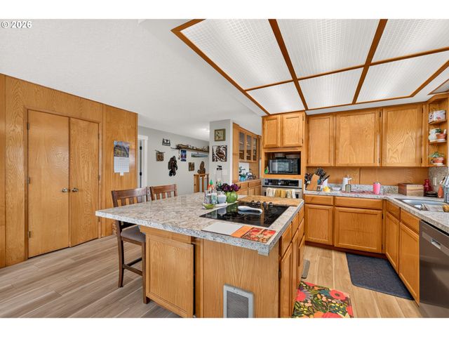 12345 Sw SPRING HILL Rd, Gaston, OR 97119