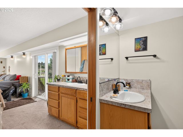 12345 Sw SPRING HILL Rd, Gaston, OR 97119