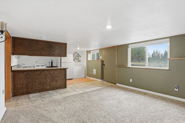 10609 S Degray Ln, Spokane, WA 99224