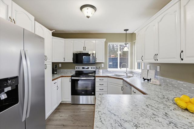 10609 S Degray Ln, Spokane, WA 99224