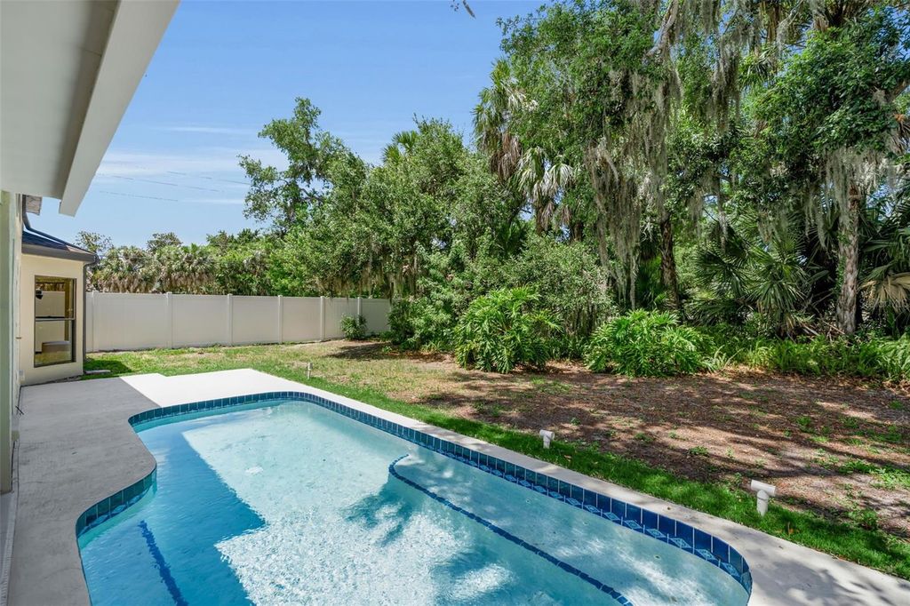 Image 14 of property listing at 1005 GREYSTONE LANE, Sarasota, FL 34232