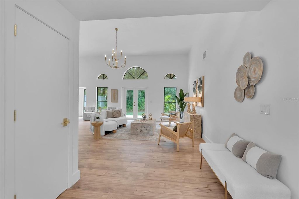 Image 15 of property listing at 1005 GREYSTONE LANE, Sarasota, FL 34232