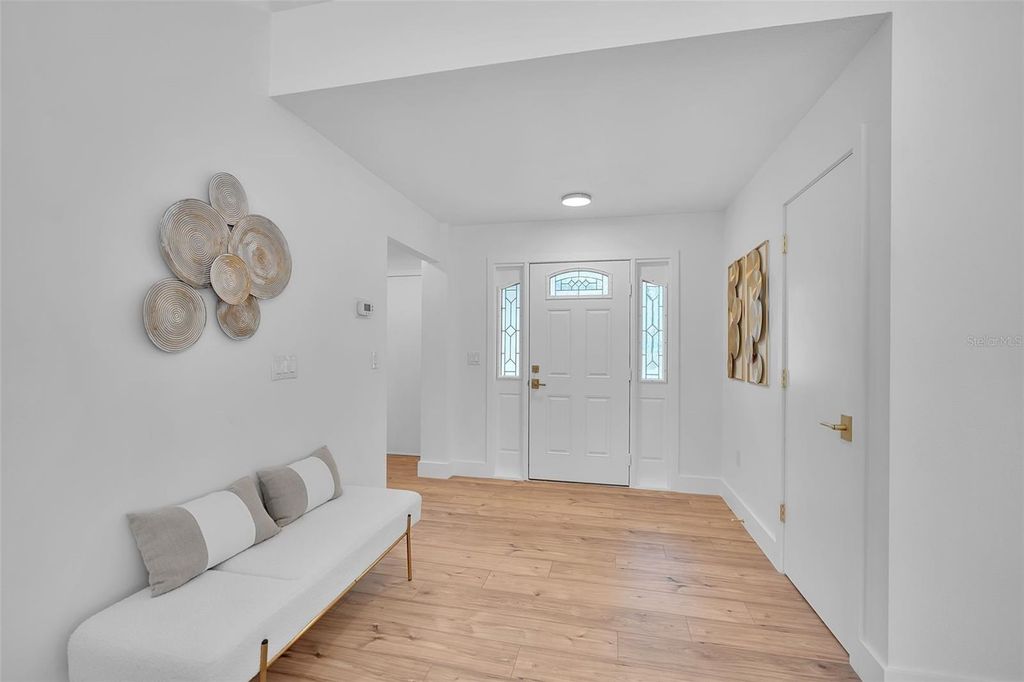 Image 16 of property listing at 1005 GREYSTONE LANE, Sarasota, FL 34232