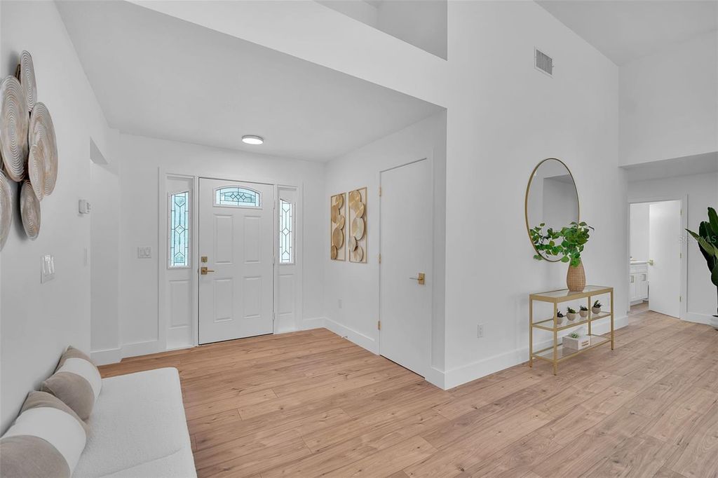 Image 17 of property listing at 1005 GREYSTONE LANE, Sarasota, FL 34232