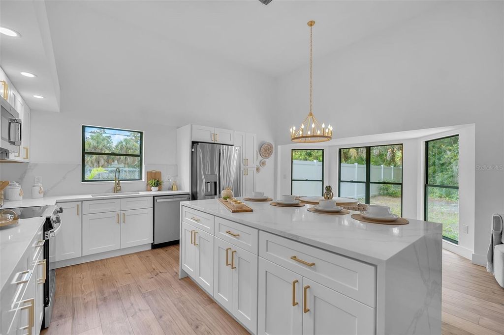 Image 28 of property listing at 1005 GREYSTONE LANE, Sarasota, FL 34232