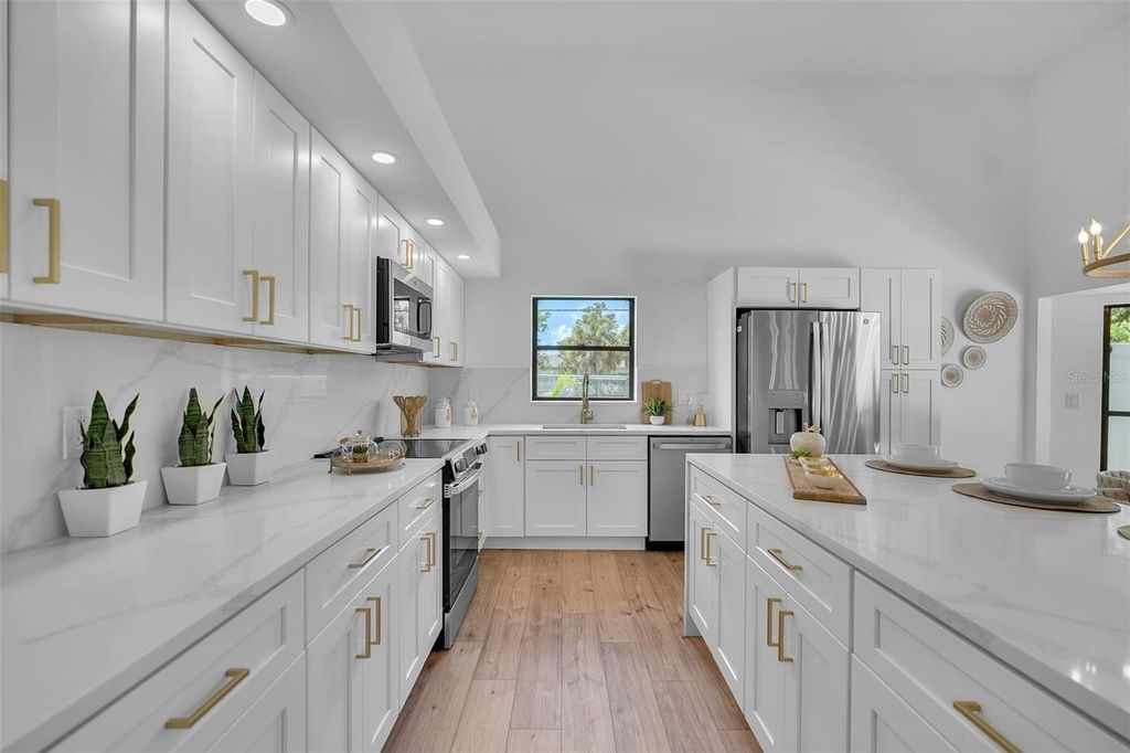 Image 30 of property listing at 1005 GREYSTONE LANE, Sarasota, FL 34232