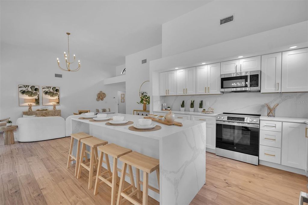 Image 34 of property listing at 1005 GREYSTONE LANE, Sarasota, FL 34232