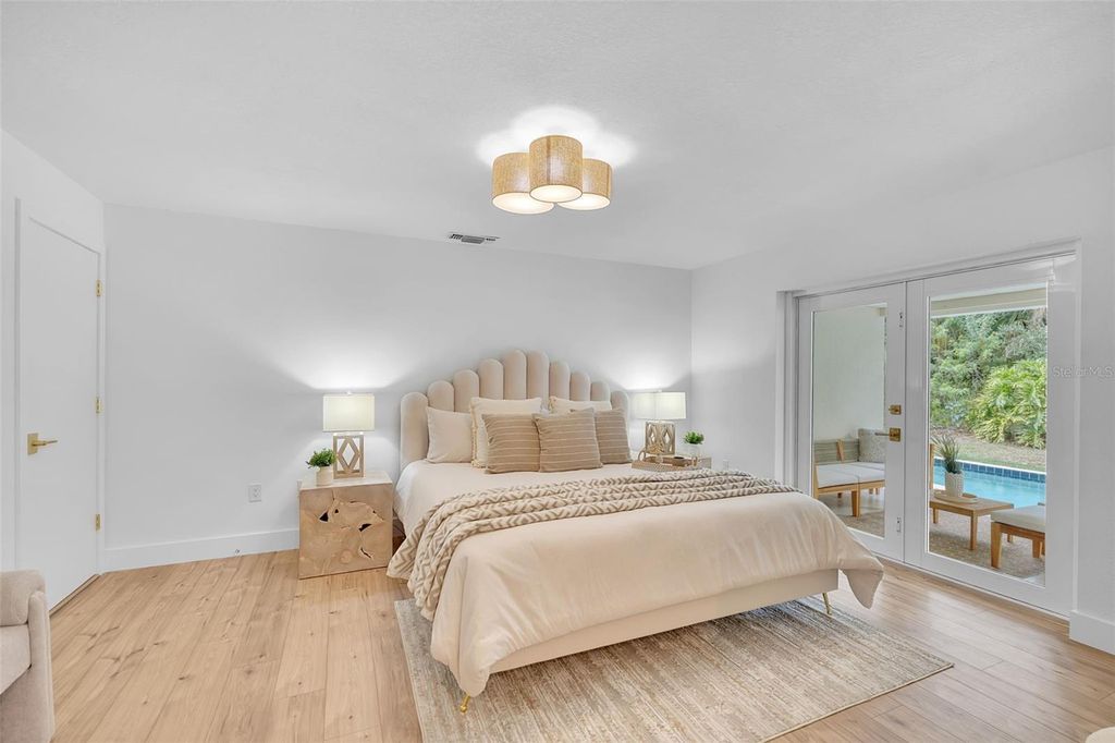 Image 38 of property listing at 1005 GREYSTONE LANE, Sarasota, FL 34232