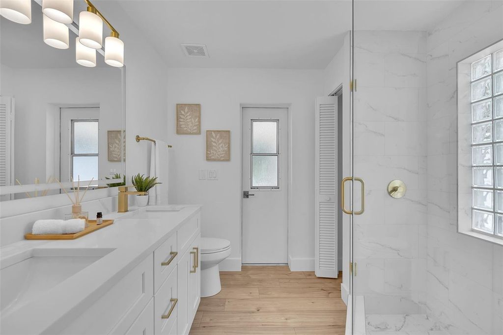 Image 45 of property listing at 1005 GREYSTONE LANE, Sarasota, FL 34232
