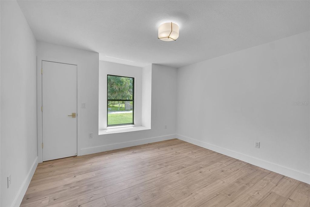Image 48 of property listing at 1005 GREYSTONE LANE, Sarasota, FL 34232