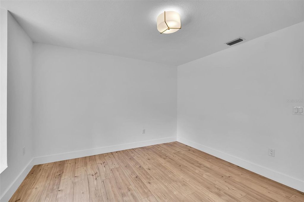 Image 49 of property listing at 1005 GREYSTONE LANE, Sarasota, FL 34232