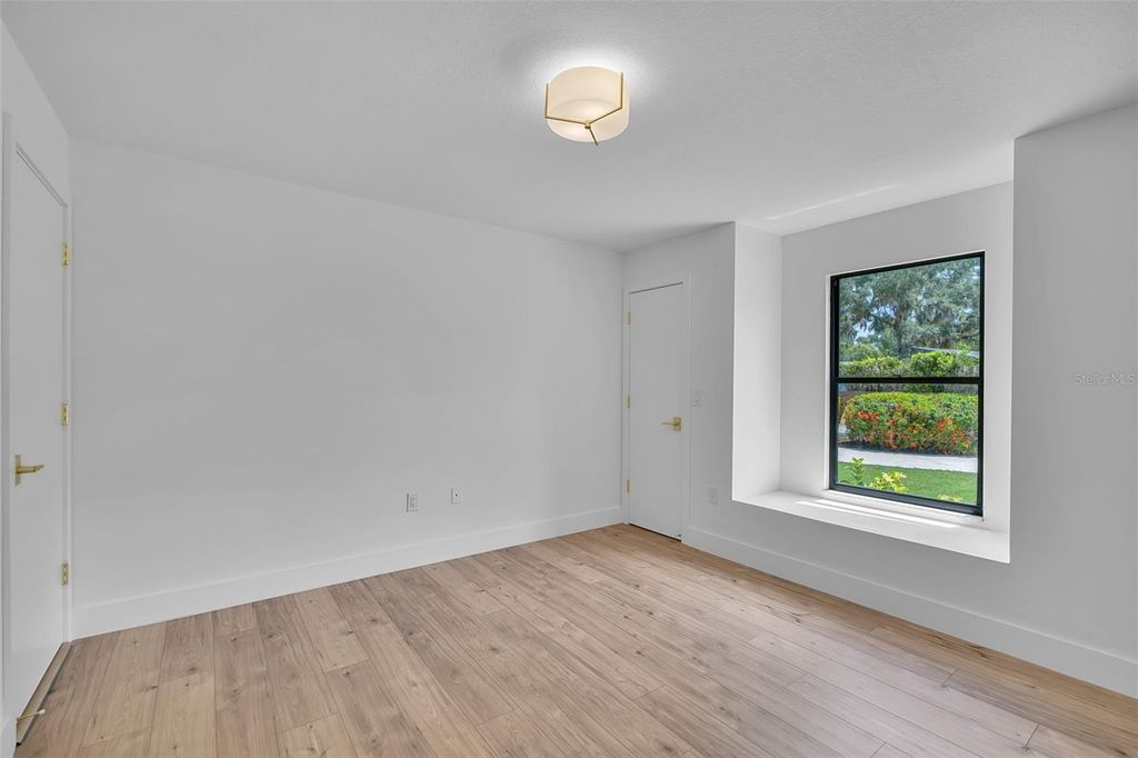 Image 50 of property listing at 1005 GREYSTONE LANE, Sarasota, FL 34232
