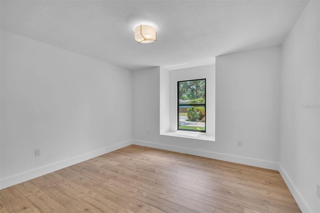 Image 51 of property listing at 1005 GREYSTONE LANE, Sarasota, FL 34232