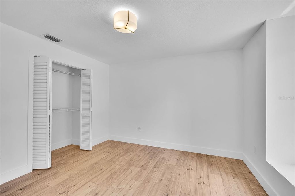Image 52 of property listing at 1005 GREYSTONE LANE, Sarasota, FL 34232
