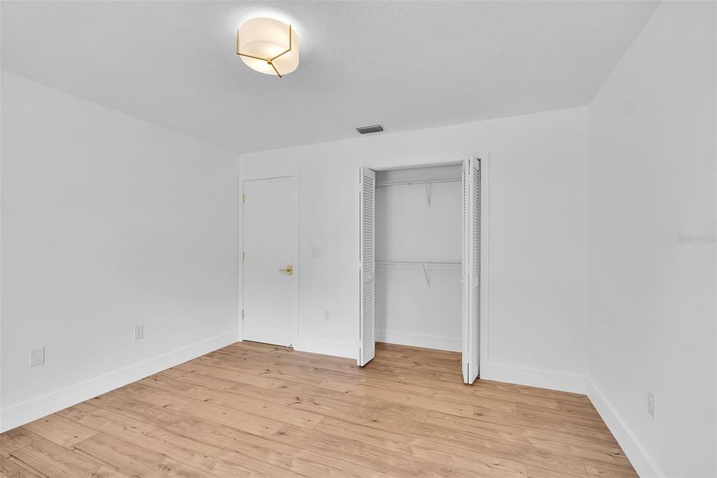 Image 53 of property listing at 1005 GREYSTONE LANE, Sarasota, FL 34232