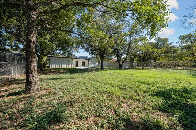 206 E Avenue G, Valley Mills, TX 76689