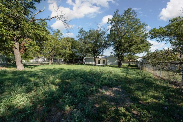 206 E Avenue G, Valley Mills, TX 76689