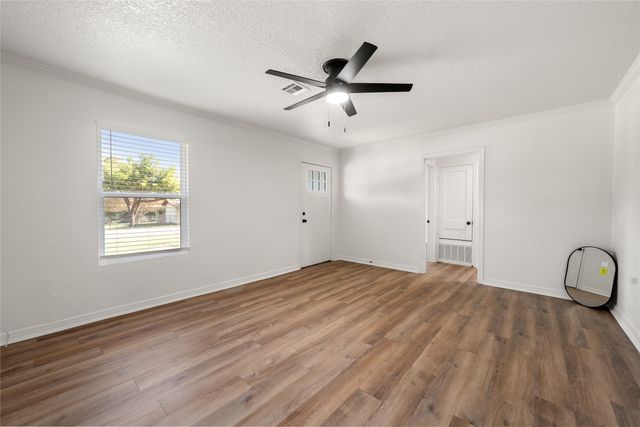 206 E Avenue G, Valley Mills, TX 76689