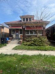 7557 S Paxton Avenue, Chicago, IL 60649