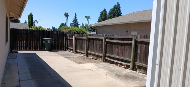 831 Homewood Dr, Yuba City, CA 95991