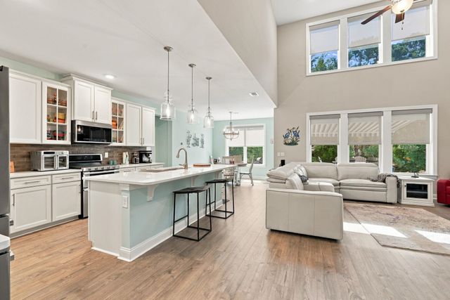 718 Hickman St., Surfside Beach, SC 29575