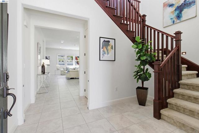 2812 Mount Dana Dr, Dublin, CA 94568