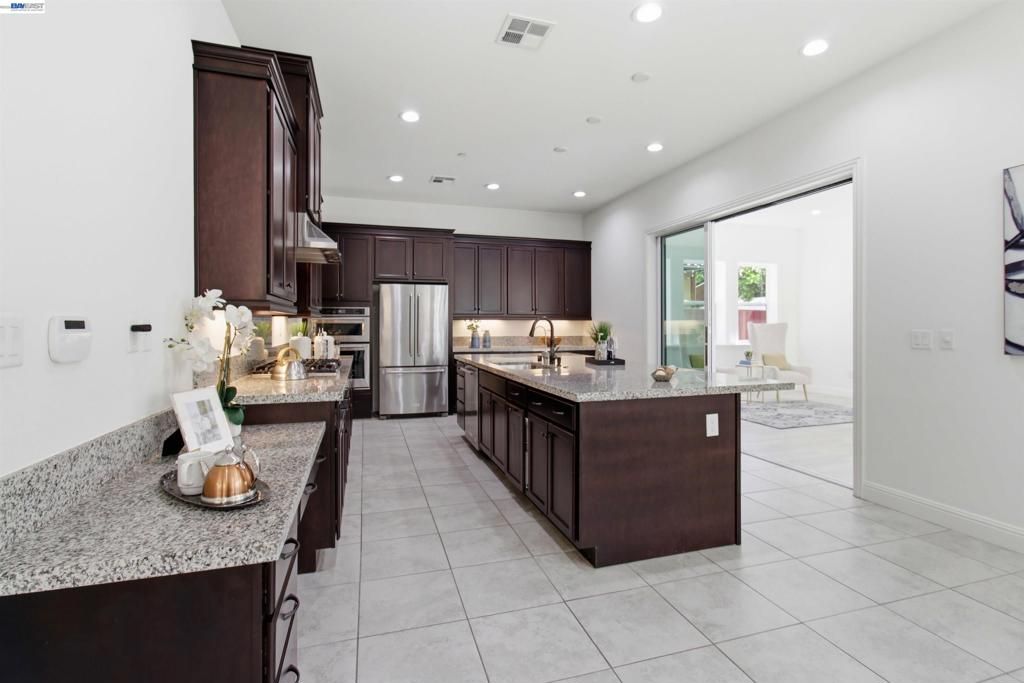 Image 14 of property listing at 2812 Mount Dana Dr, Dublin, CA 94568
