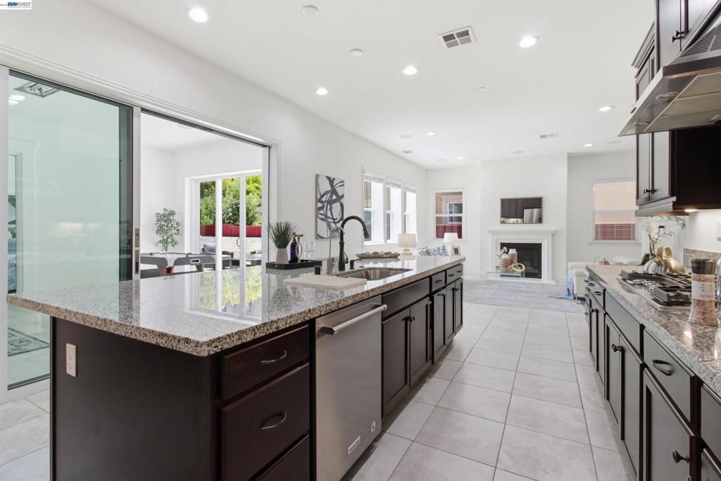 Image 18 of property listing at 2812 Mount Dana Dr, Dublin, CA 94568