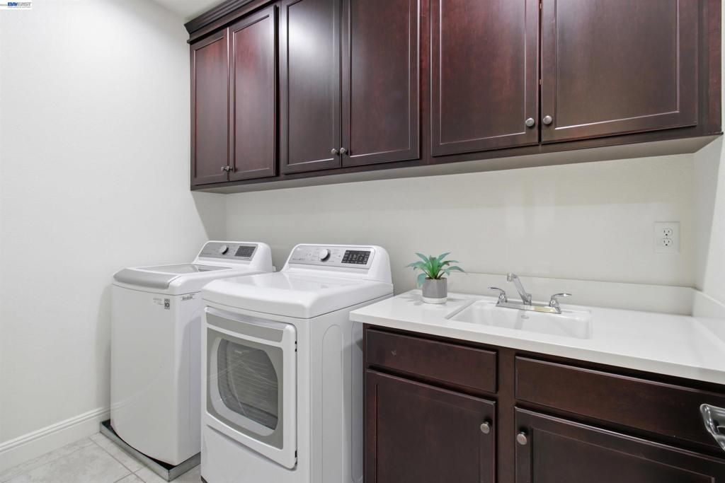Image 40 of property listing at 2812 Mount Dana Dr, Dublin, CA 94568
