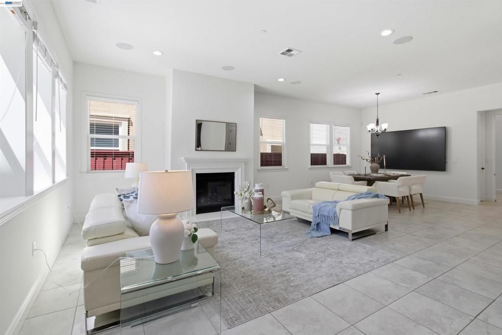 Image 7 of property listing at 2812 Mount Dana Dr, Dublin, CA 94568
