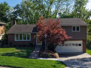 416 Saratoga Dr, Pleasant Hills, PA 15236